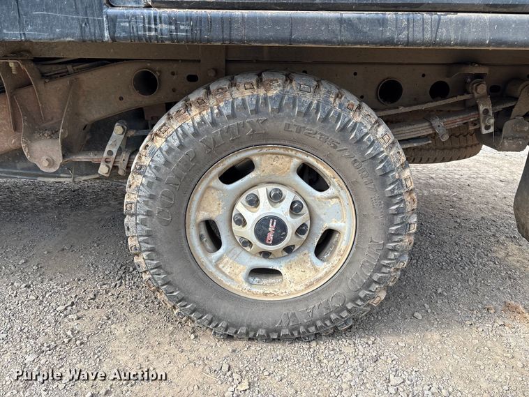 image for item EV3194 2013 GMC Sierra 2500HD bale bed pickup truck