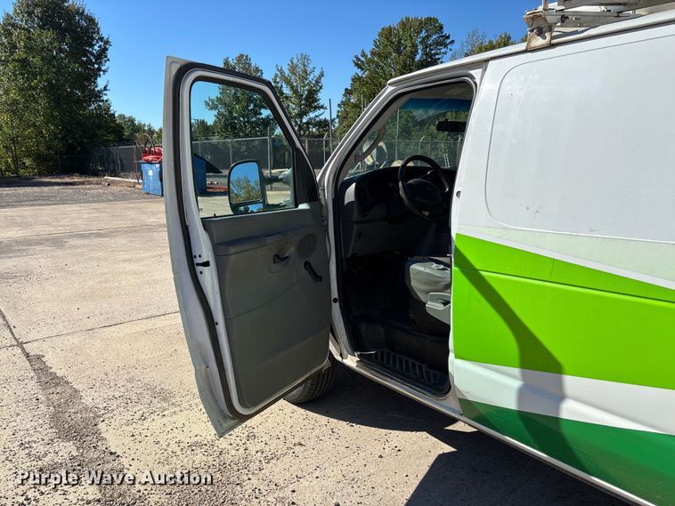 image for item EV3198 2008 Ford E250 van