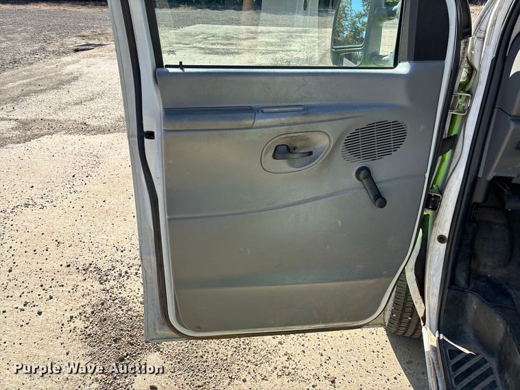 image for item EV3198 2008 Ford E250 van