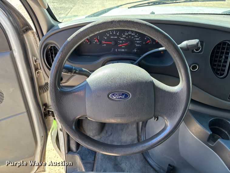image for item EV3198 2008 Ford E250 van