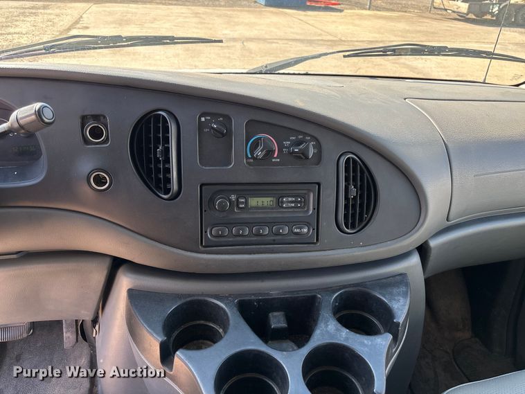 image for item EV3198 2008 Ford E250 van