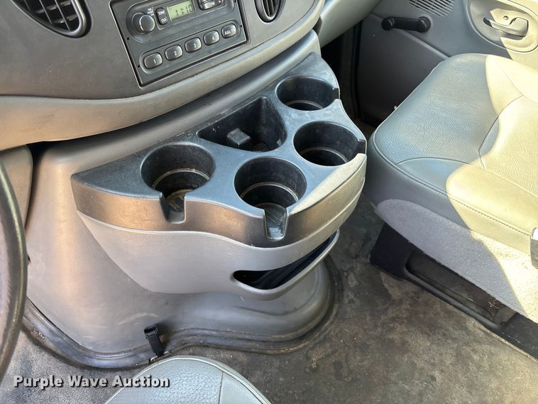 image for item EV3198 2008 Ford E250 van