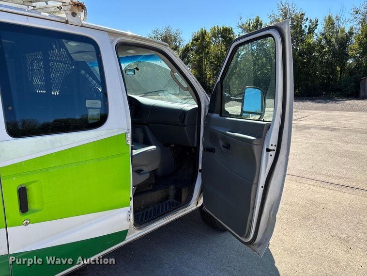 image for item EV3198 2008 Ford E250 van