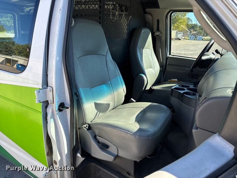 image for item EV3198 2008 Ford E250 van