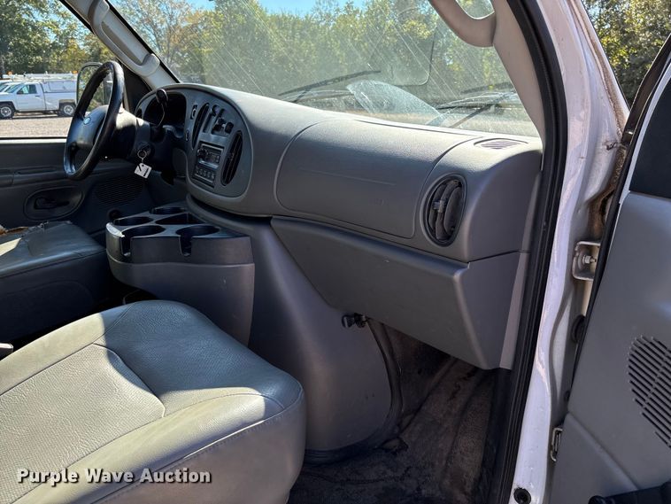 image for item EV3198 2008 Ford E250 van