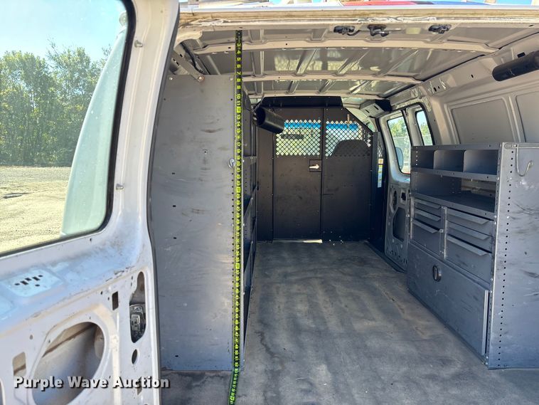 image for item EV3198 2008 Ford E250 van