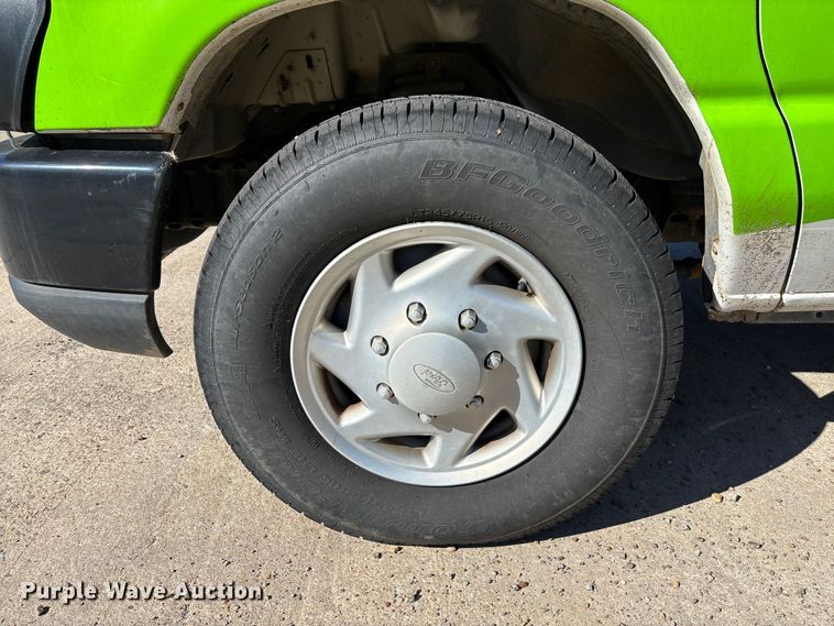image for item EV3198 2008 Ford E250 van