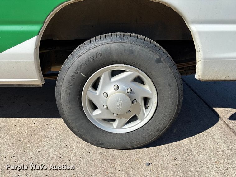 image for item EV3198 2008 Ford E250 van