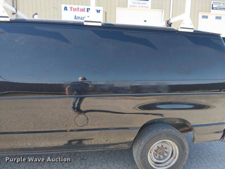 image for item EV5369 2008 Ford E350 van