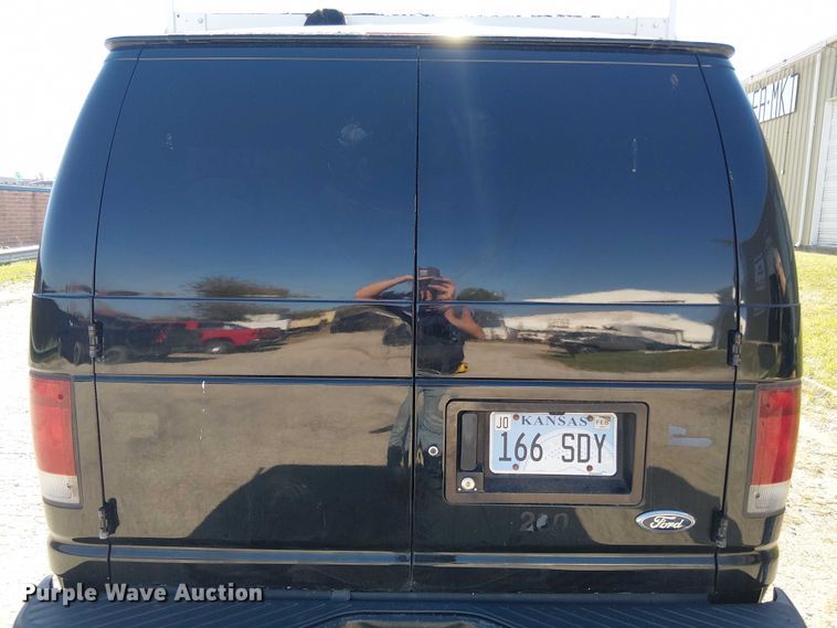 image for item EV5369 2008 Ford E350 van