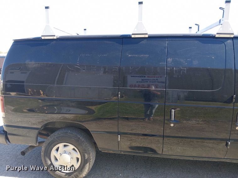 image for item EV5369 2008 Ford E350 van