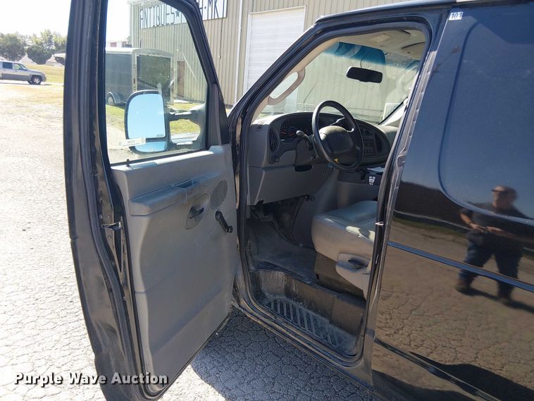 image for item EV5369 2008 Ford E350 van