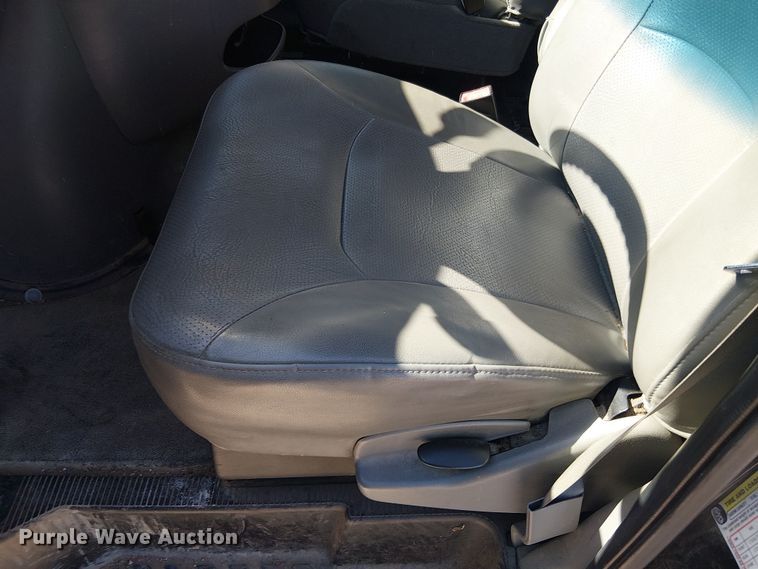 image for item EV5369 2008 Ford E350 van