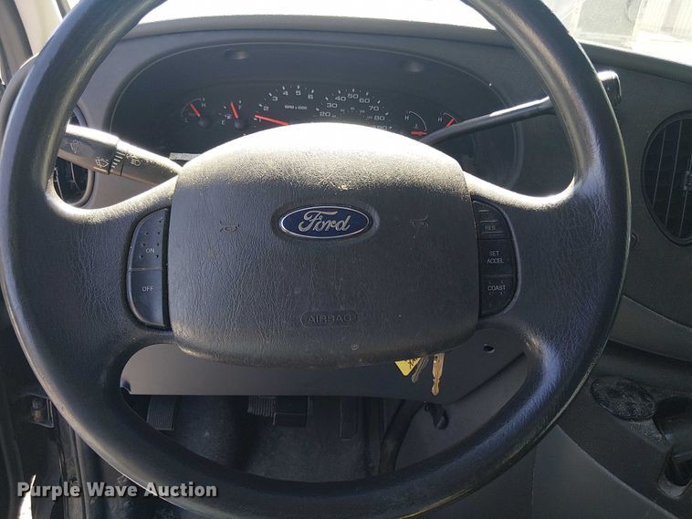 image for item EV5369 2008 Ford E350 van