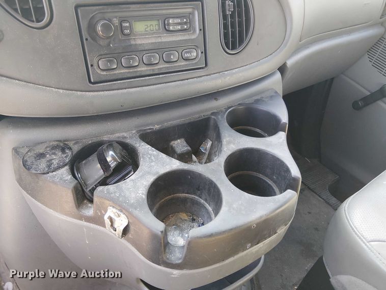 image for item EV5369 2008 Ford E350 van