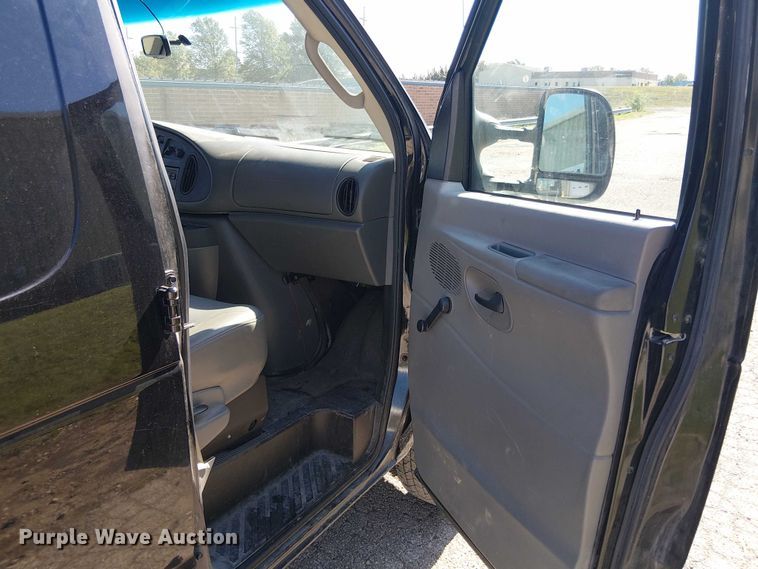 image for item EV5369 2008 Ford E350 van