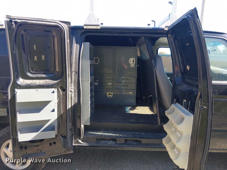 image for item EV5369 2008 Ford E350 van
