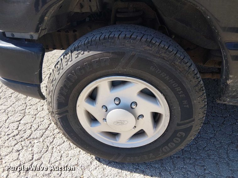 image for item EV5369 2008 Ford E350 van