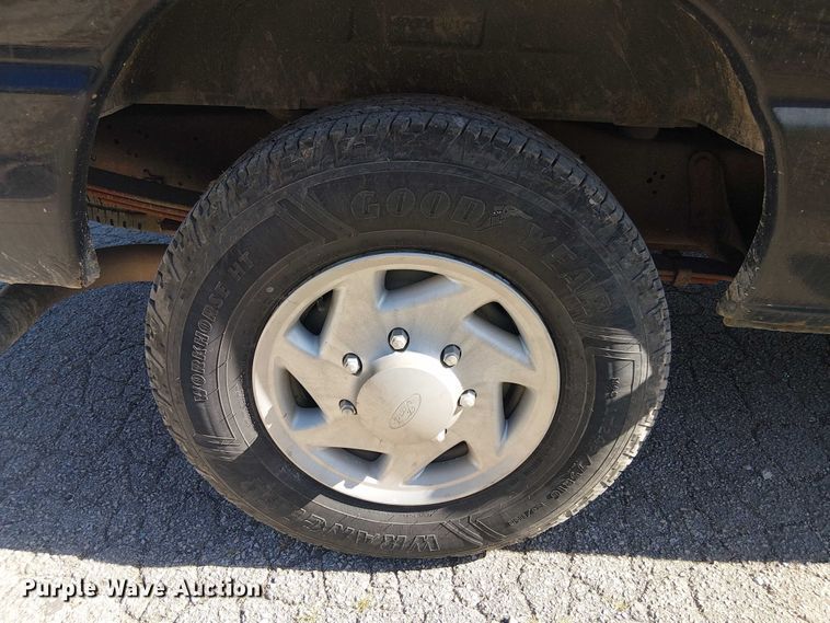 image for item EV5369 2008 Ford E350 van