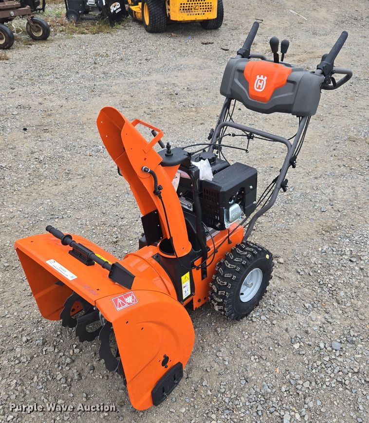 image for item EV5436 Husqvarna ST224 snow blower
