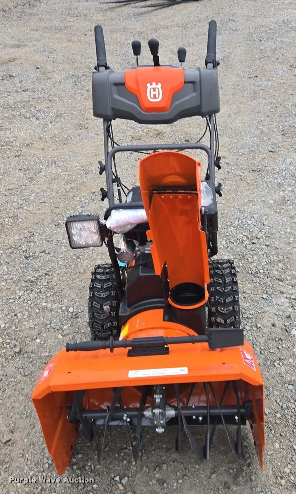 image for item EV5436 Husqvarna ST224 snow blower