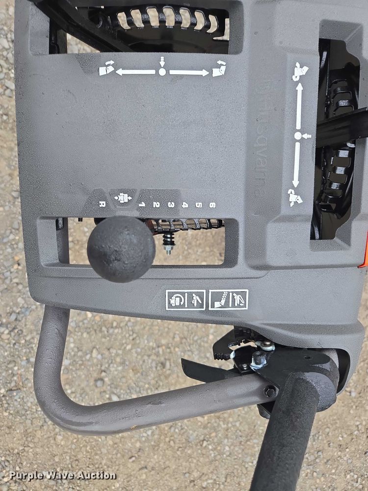 image for item EV5436 Husqvarna ST224 snow blower