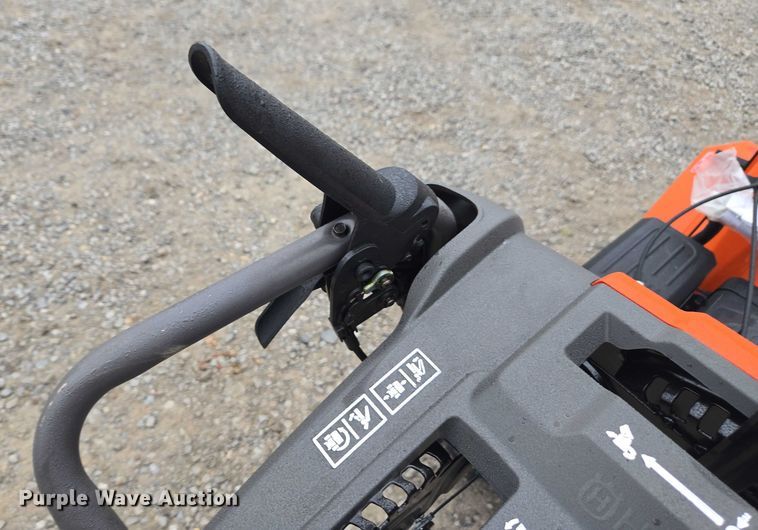 image for item EV5436 Husqvarna ST224 snow blower