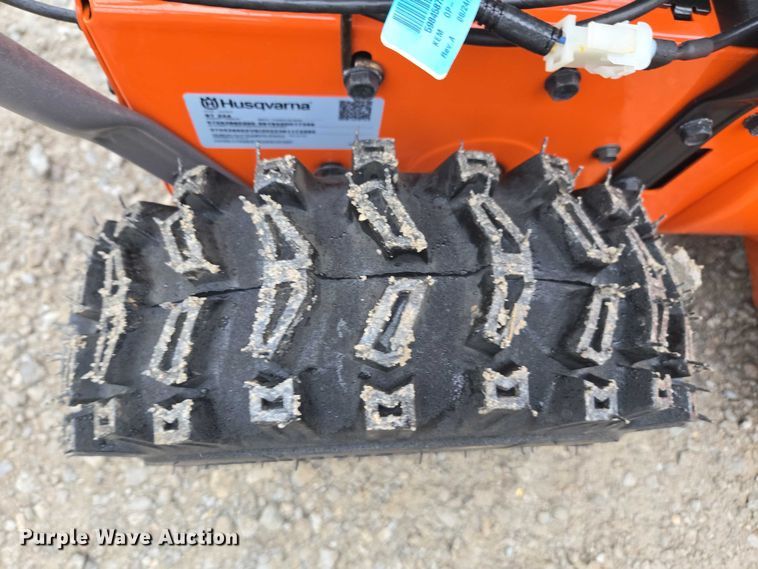 image for item EV5436 Husqvarna ST224 snow blower