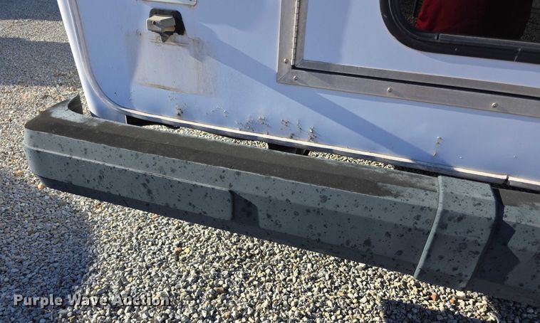 image for item FI0570 2005 Ford E450 Super Duty  shuttle bus