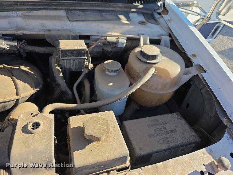 image for item FI0570 2005 Ford E450 Super Duty  shuttle bus