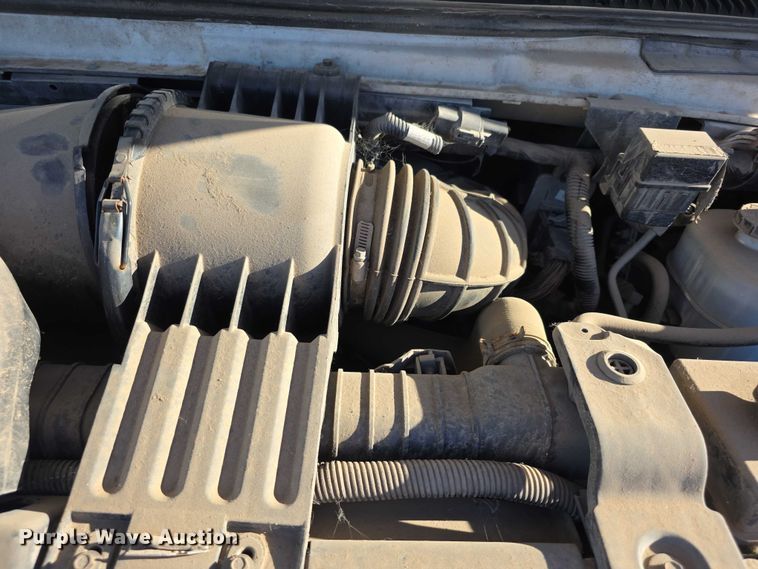 image for item FI0570 2005 Ford E450 Super Duty  shuttle bus