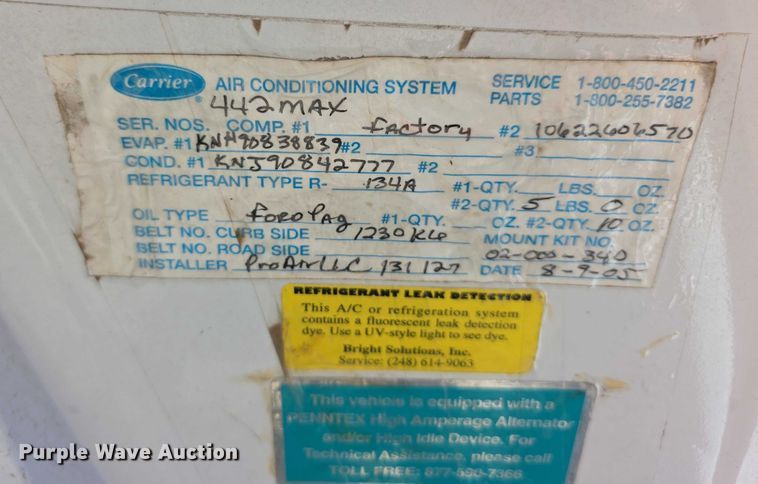 image for item FI0570 2005 Ford E450 Super Duty  shuttle bus