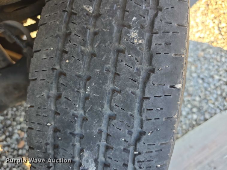 image for item FI0570 2005 Ford E450 Super Duty  shuttle bus