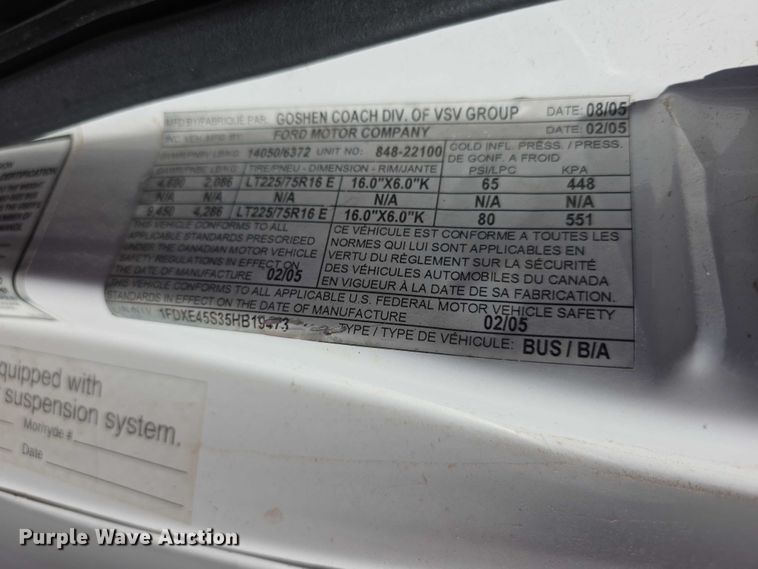 image for item FI0570 2005 Ford E450 Super Duty  shuttle bus