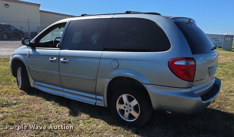 image for item FI0572 2006 Dodge  Grand Caravan SXT van