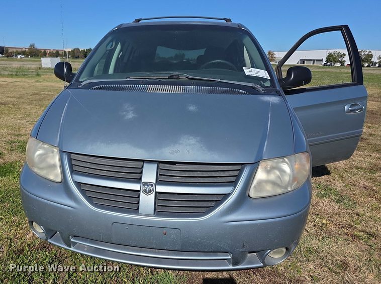 image for item FI0572 2006 Dodge  Grand Caravan SXT van