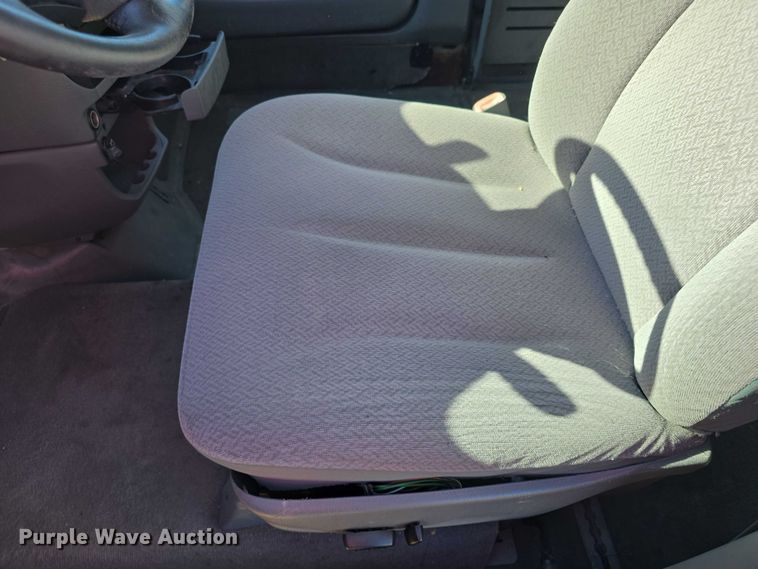 image for item FI0572 2006 Dodge  Grand Caravan SXT van