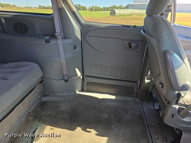 image for item FI0572 2006 Dodge  Grand Caravan SXT van