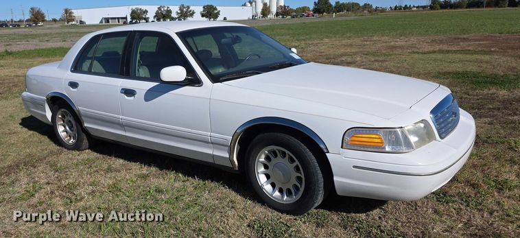image for item FI0573 2001 Ford Crown Victoria LX 