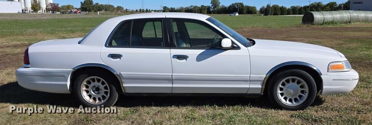 image for item FI0573 2001 Ford Crown Victoria LX 