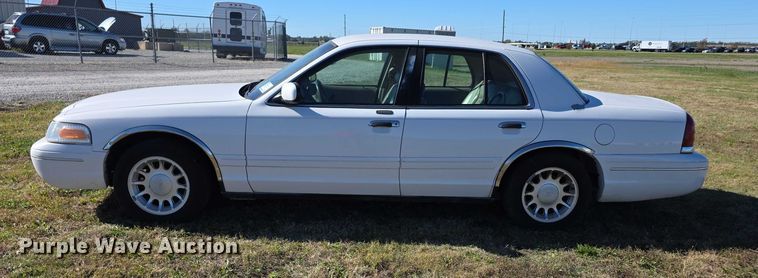 image for item FI0573 2001 Ford Crown Victoria LX 