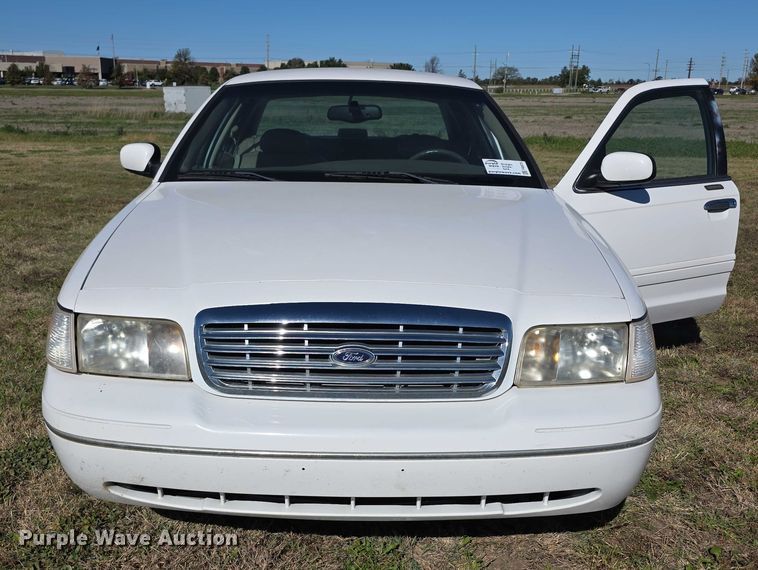 image for item FI0573 2001 Ford Crown Victoria LX 