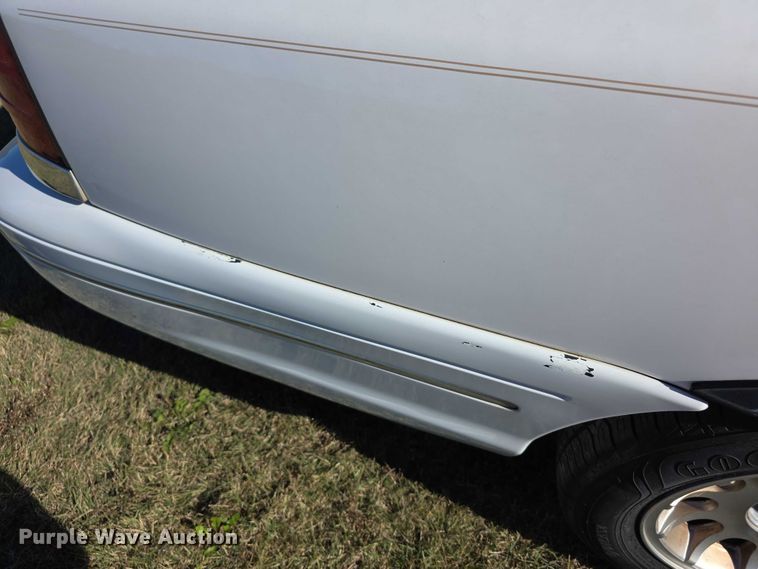 image for item FI0573 2001 Ford Crown Victoria LX 