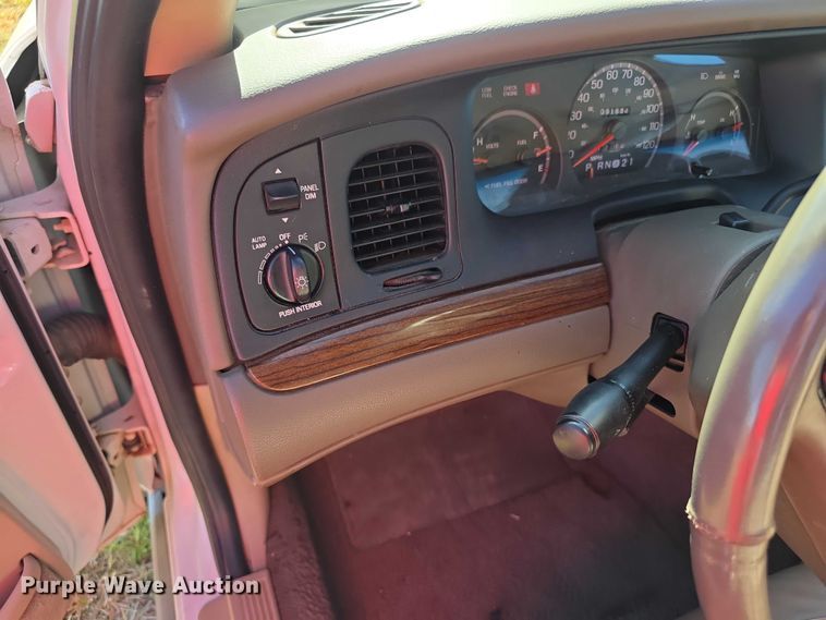 image for item FI0573 2001 Ford Crown Victoria LX 