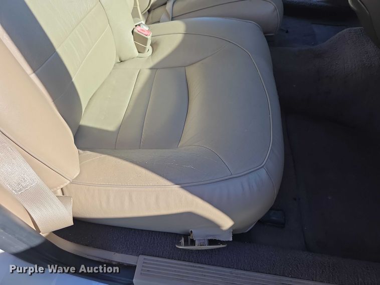 image for item FI0573 2001 Ford Crown Victoria LX 