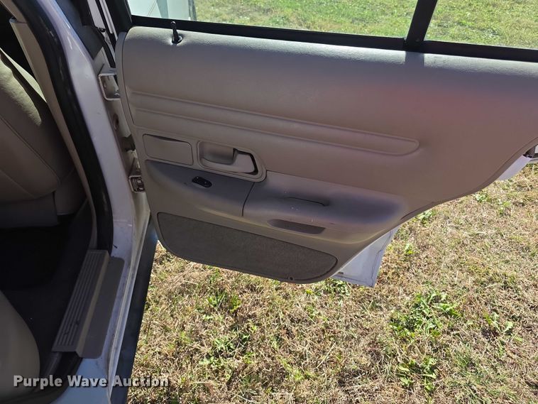 image for item FI0573 2001 Ford Crown Victoria LX 