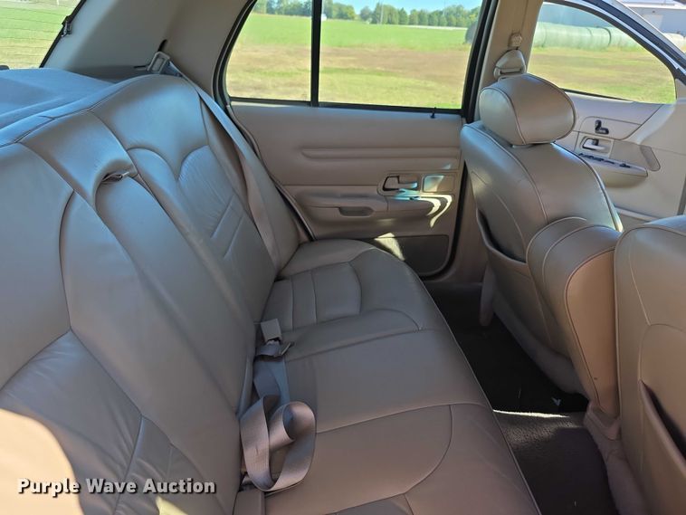 image for item FI0573 2001 Ford Crown Victoria LX 