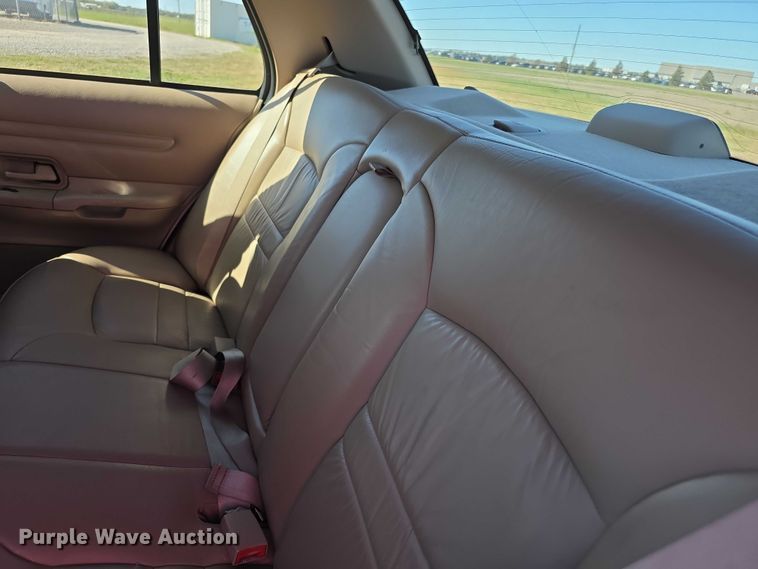 image for item FI0573 2001 Ford Crown Victoria LX 