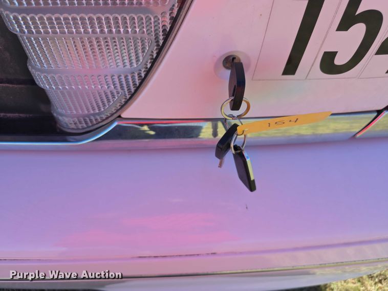 image for item FI0573 2001 Ford Crown Victoria LX 