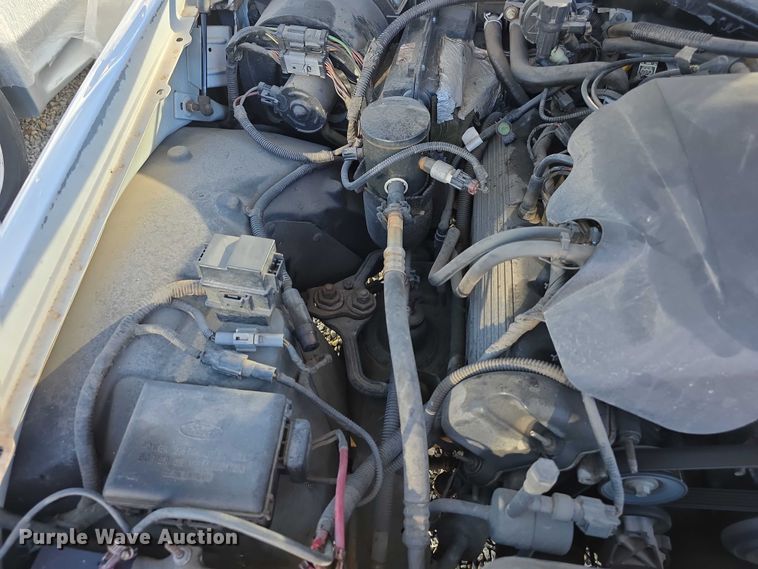 image for item FI0573 2001 Ford Crown Victoria LX 